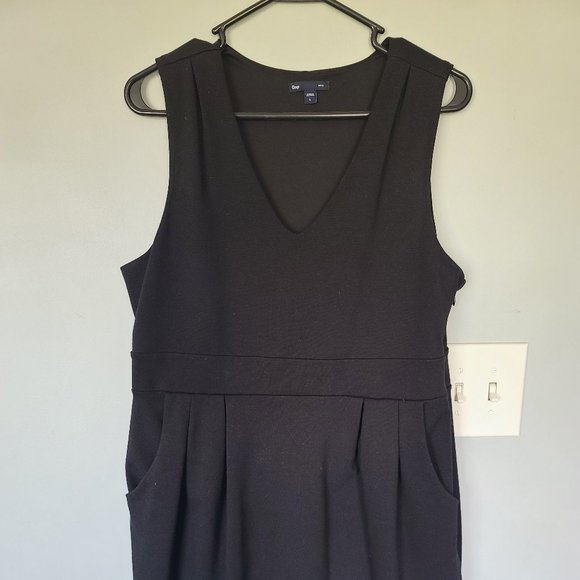 Black Gap V-Neck Knit Dress - Picture 1 of 3
